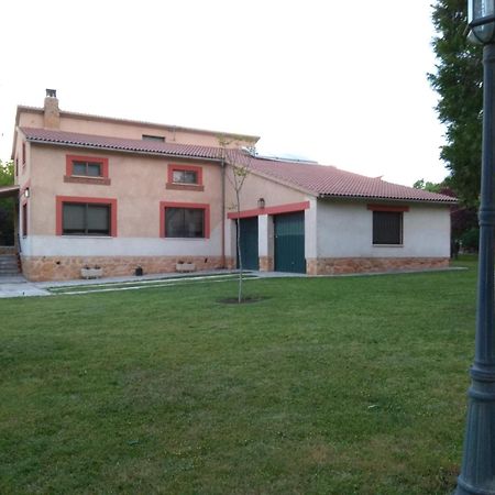 Casa Rural Las Tuyas En Segovia Palazuelos de Eresma المظهر الخارجي الصورة