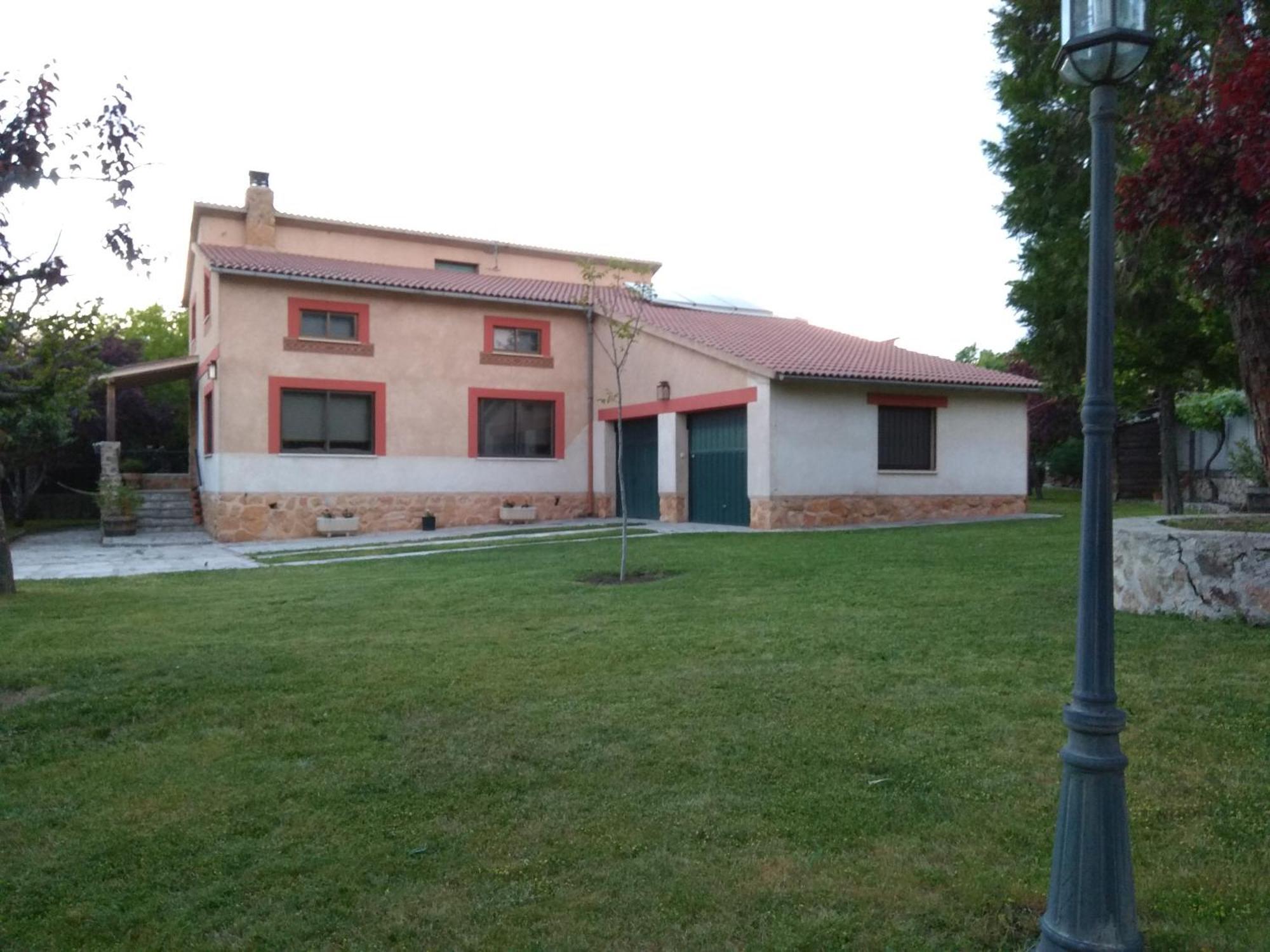 Casa Rural Las Tuyas En Segovia Palazuelos de Eresma المظهر الخارجي الصورة