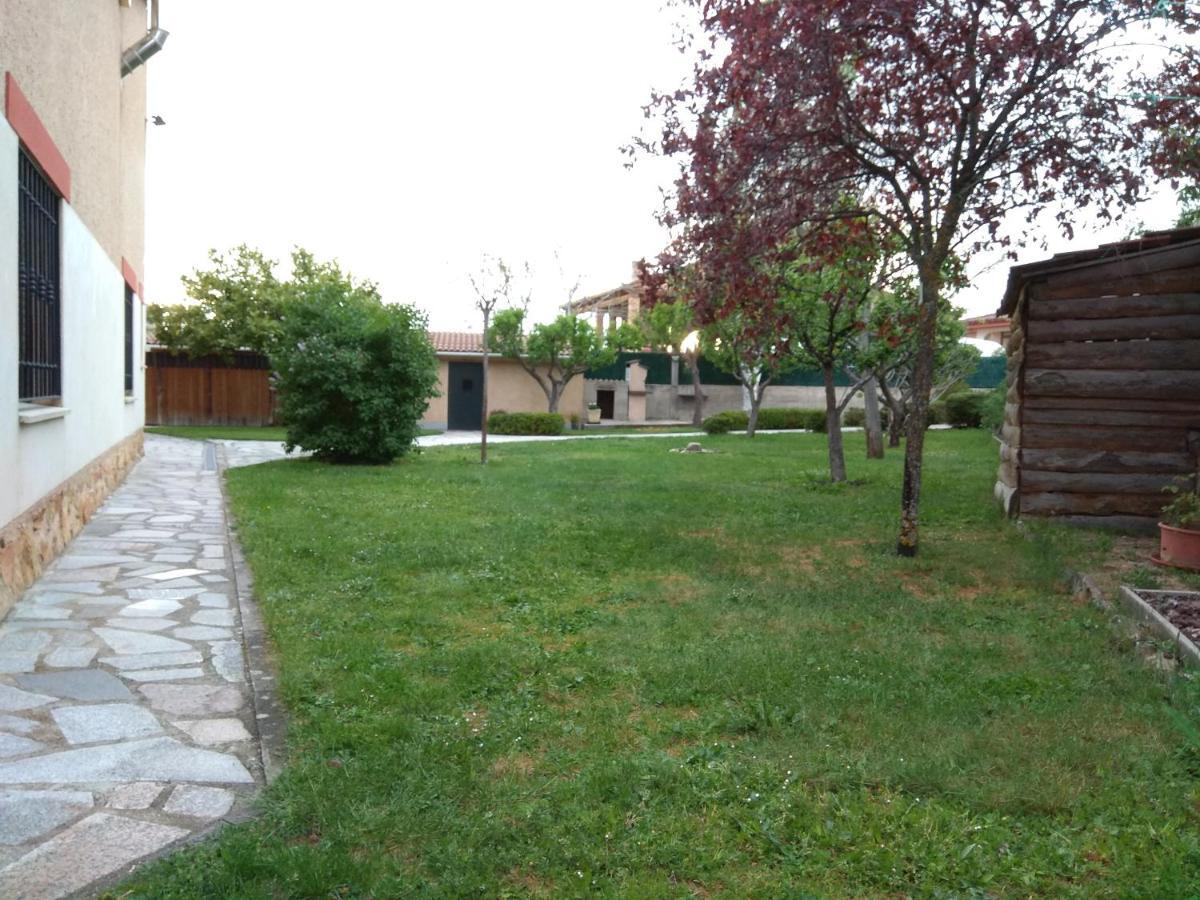 Casa Rural Las Tuyas En Segovia Palazuelos de Eresma المظهر الخارجي الصورة