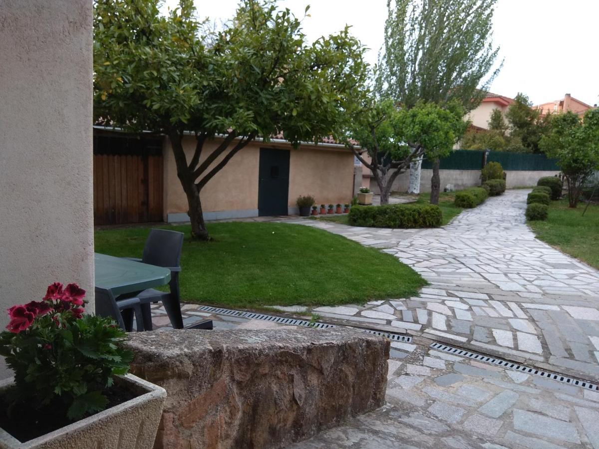 Casa Rural Las Tuyas En Segovia Palazuelos de Eresma المظهر الخارجي الصورة